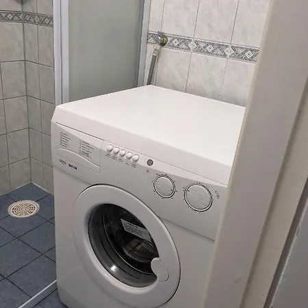 One Bedroom Getaway Near With A/c Apartamento
